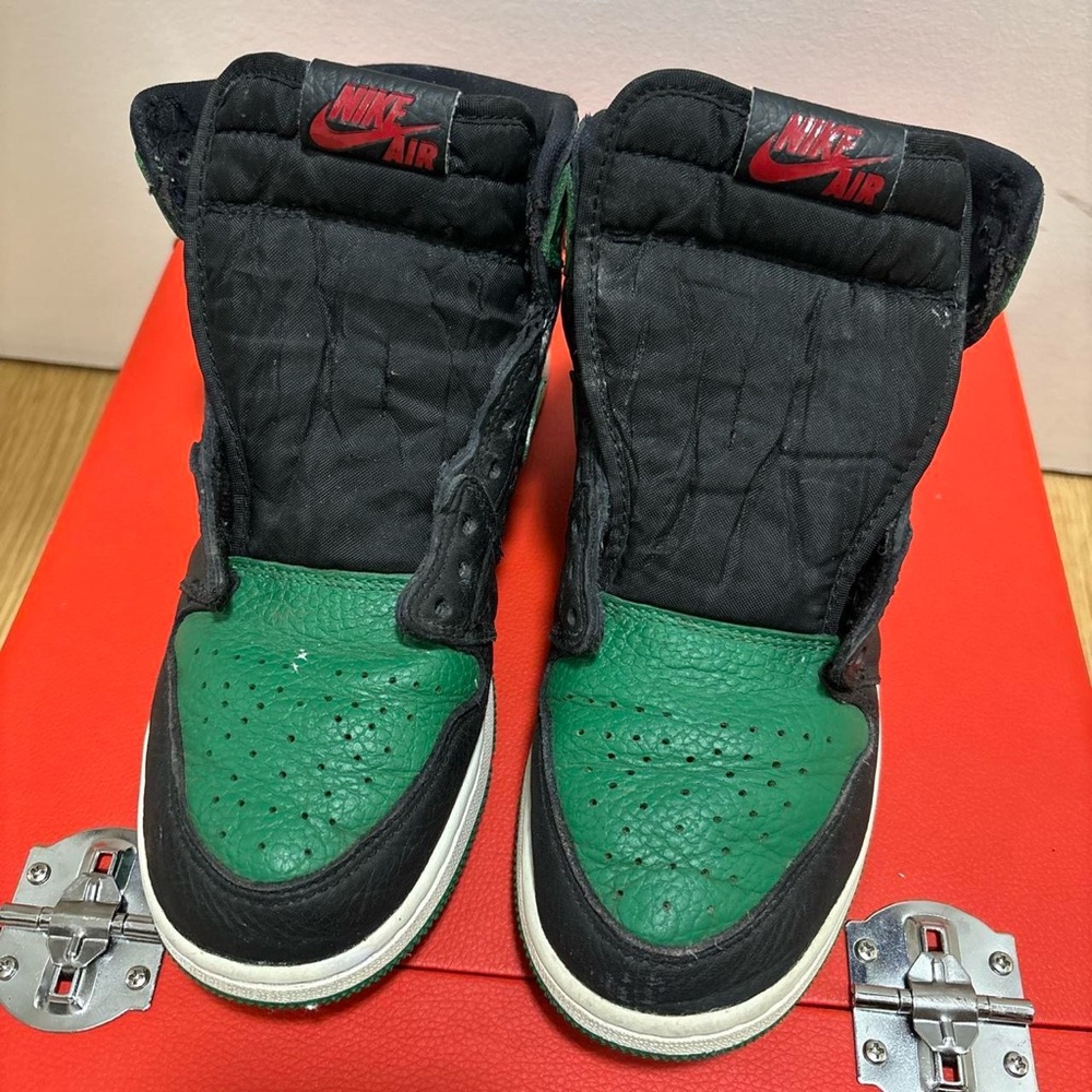 Nike Air Jordan Retro 1 High OG Pine Green 2.0